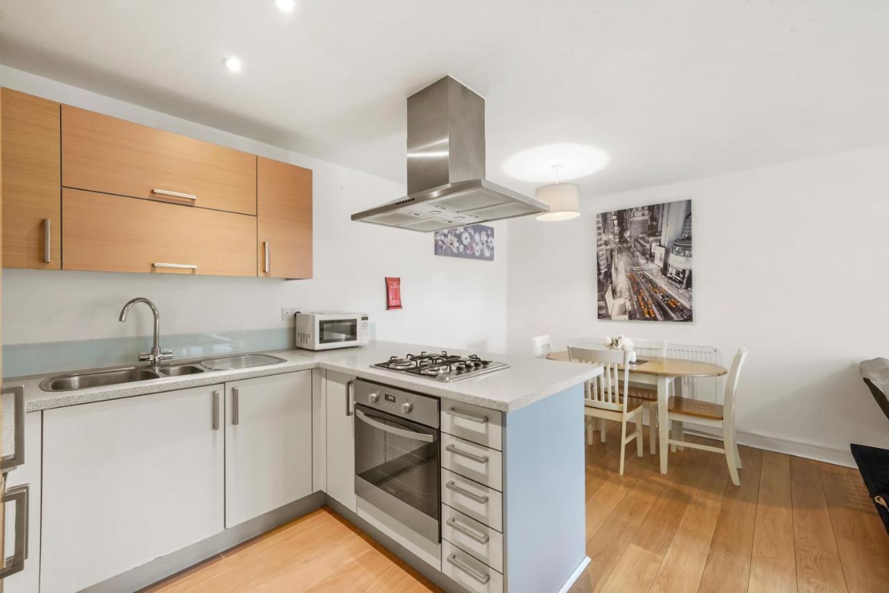 Luxnightzz - Two Bed - Close To North Station And Hospital โคล์เชสเตอร์ ภายนอก รูปภาพ