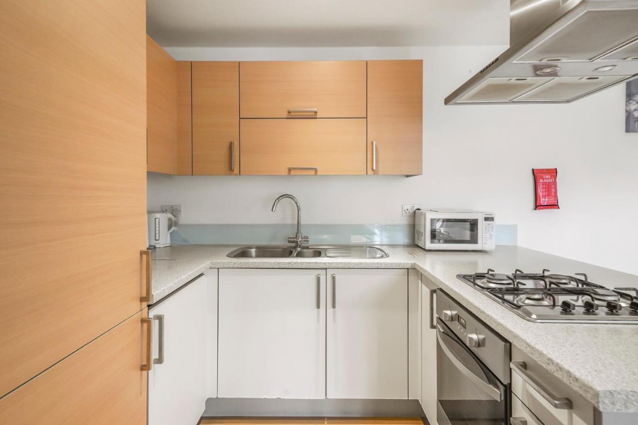 Luxnightzz - Two Bed - Close To North Station And Hospital โคล์เชสเตอร์ ภายนอก รูปภาพ