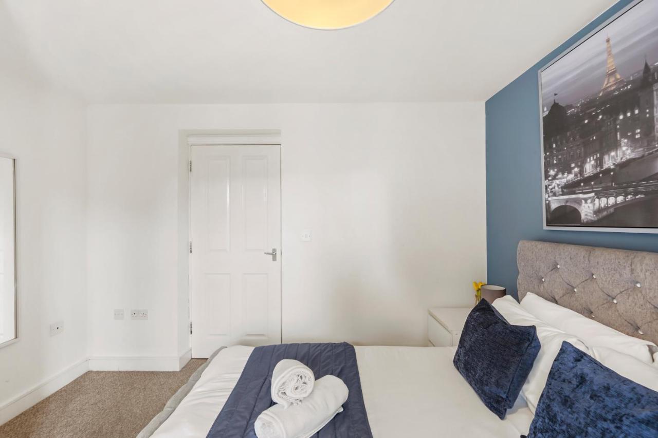 Luxnightzz - Two Bed - Close To North Station And Hospital โคล์เชสเตอร์ ภายนอก รูปภาพ