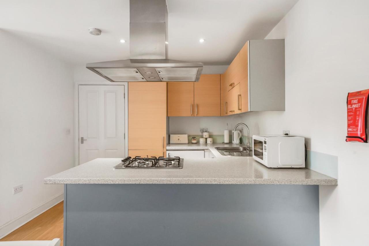 Luxnightzz - Two Bed - Close To North Station And Hospital โคล์เชสเตอร์ ภายนอก รูปภาพ